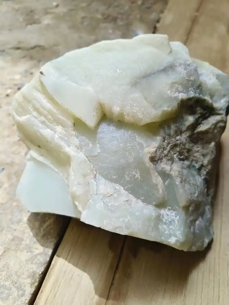 于田料,喜欢的可以私信.#和田玉 #玉石魅力 #原石毛料 # - 抖音