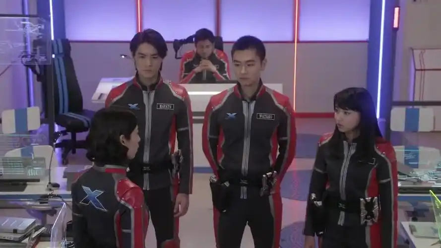 艾克斯奥特曼:大地与明日奈受到了怪兽的攻击!