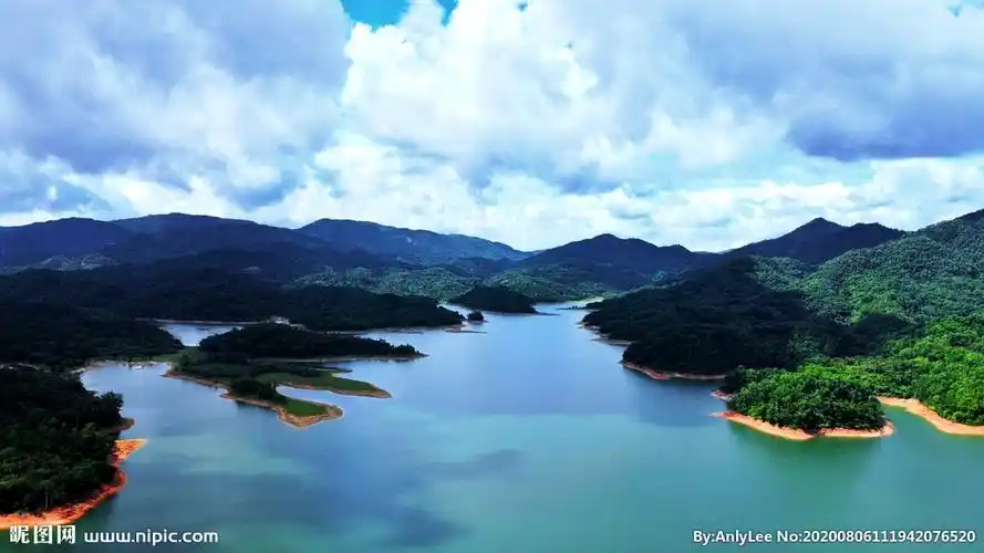 蓝天白云绿水青山图片