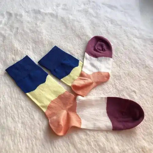 女生喜欢什么颜色的袜子? - 知乎