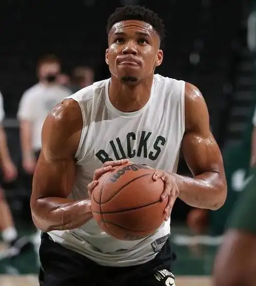 比你强的人比你还努力夺冠之后字母哥的投篮手型进化了