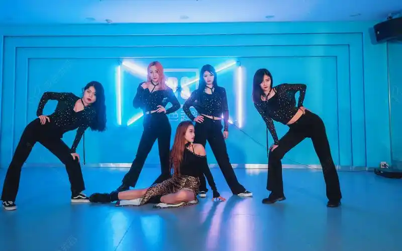 单色舞蹈(武汉)爵士舞导师团体5人展示《bb》【学舞蹈加微心