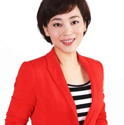 央视著名主持人劳春燕:和丈夫分居17年,怀孕仍上班,风光后有心酸