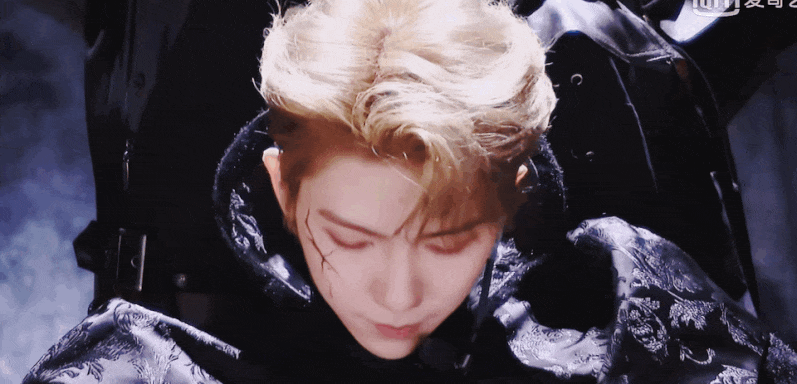 微博刷到都会忍不住多看一眼,相信很难有人不被鲨到,舞台蛊王实至名归