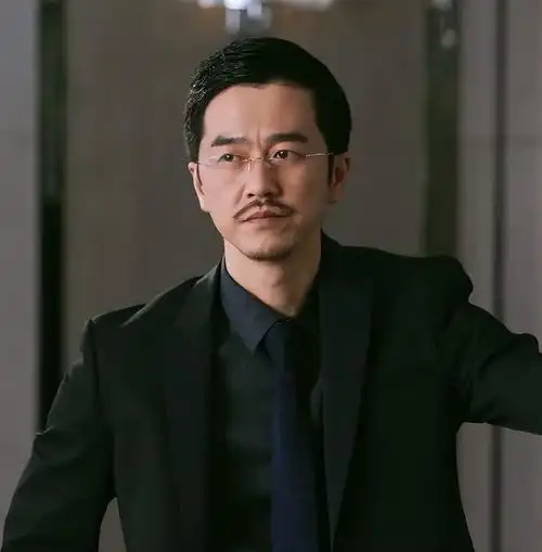 演员张帆:不做赛车手改做老戏骨,可惜年近50岁不火还性情大变