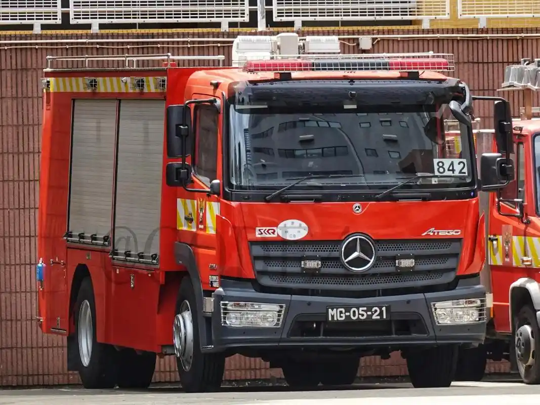 澳门消防局 供气消防车 奔驰 atego & 三菱 fuso - 抖音