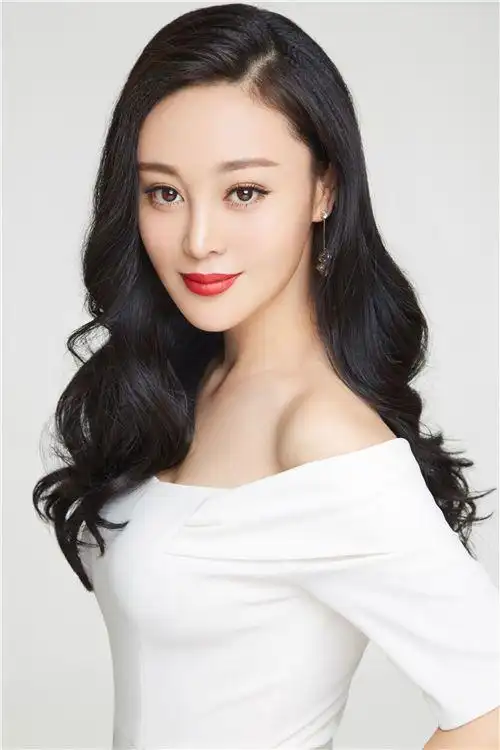 影星刘朵朵代言写真照曝光成各时尚品牌新宠