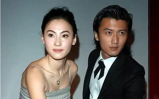 谢霆锋王菲复合7年未婚,10亿家产留给俩儿子,现手上钻戒引关注