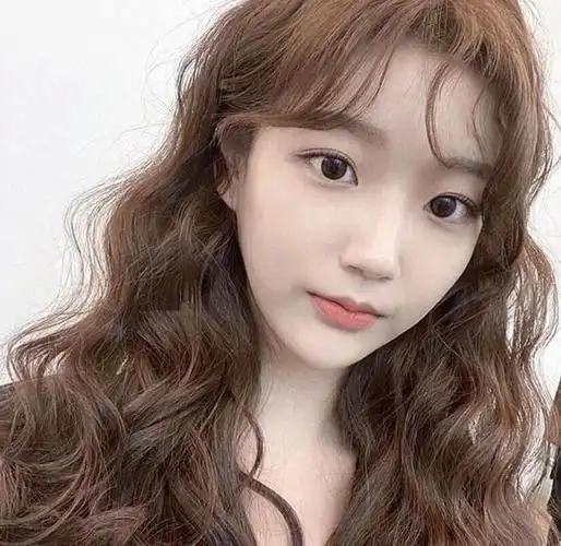 30岁女人烫发时,别再选择这几种"卷发"了,老气又大妈感十足