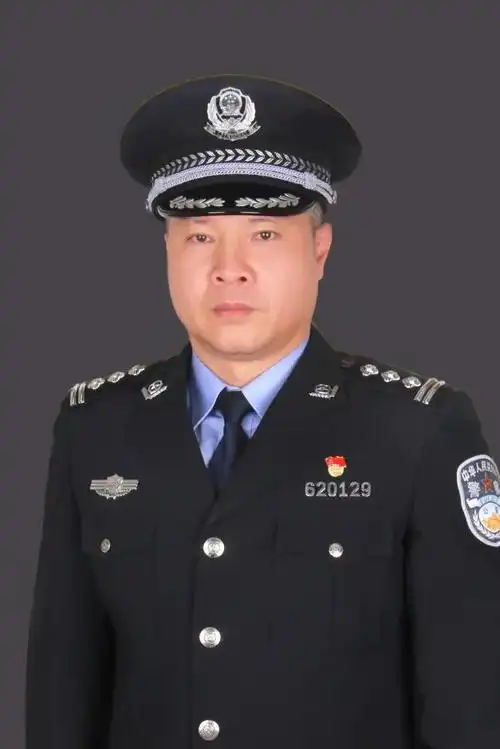 永安市公安局小陶派出所所长,二级警长