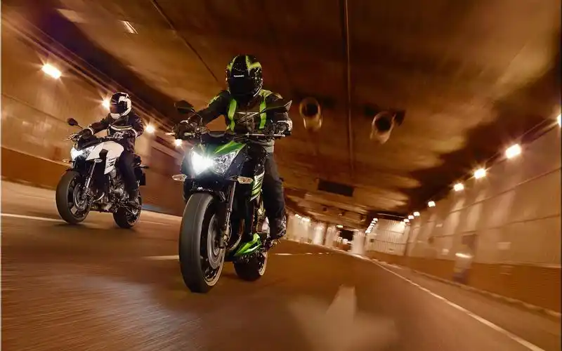 2013款川崎z800摩托车桌面壁纸