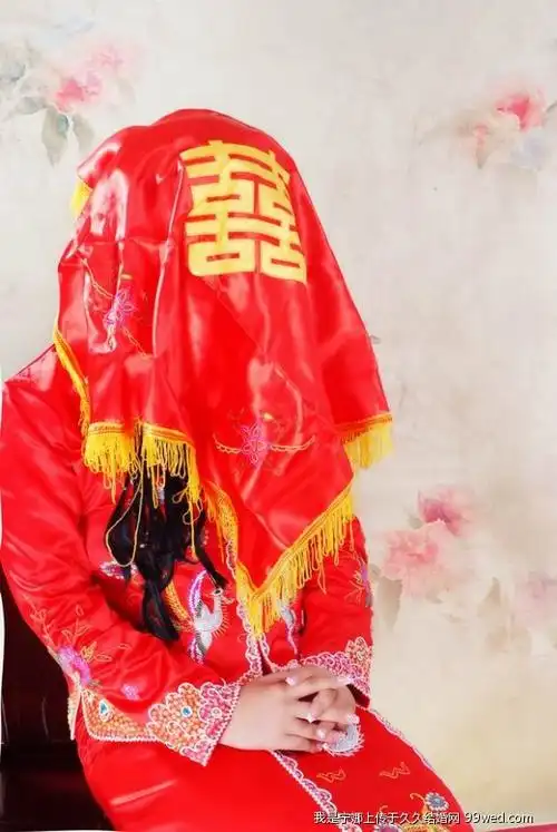 我男朋友的反串婚纱艺术照!