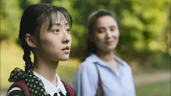 还不熟悉,是影视界的一位新人,参演了《我们的西南联大》,《1921》