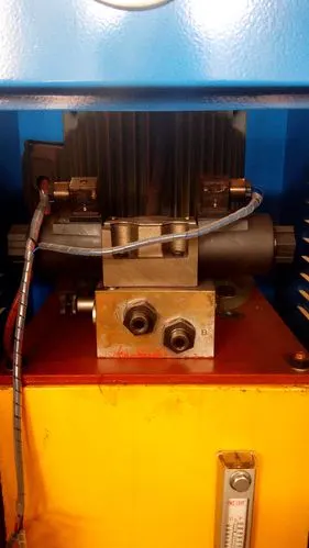 ylm系列二柱油压冷铆机电动液压冷铆机冷