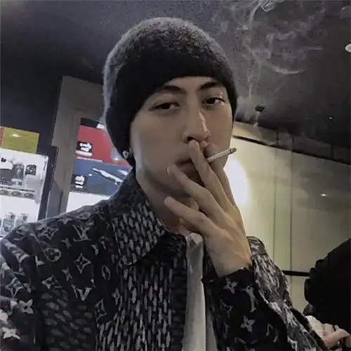 时隔34天,秦奋晒1抽烟照成热点,13字回应让人笑出猪叫声!