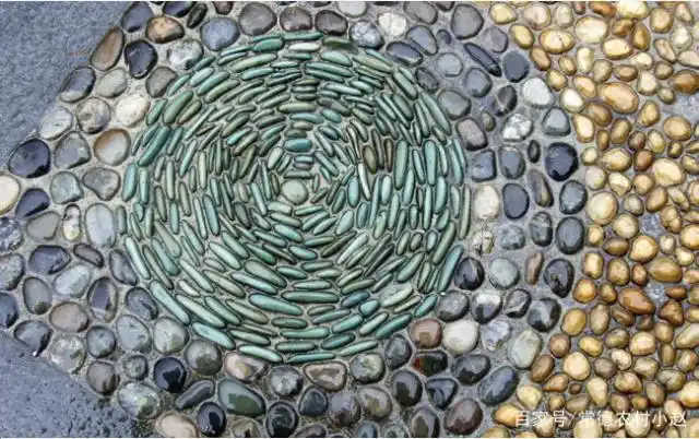 农村建房子,想在院子里铺鹅卵石路面,如何施工?