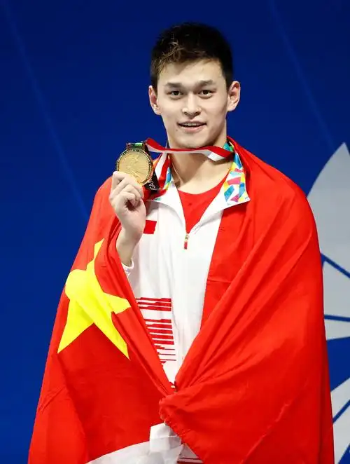 "中国骄傲"孙杨,正升起的国旗意外掉落,他要求必须在升一次1