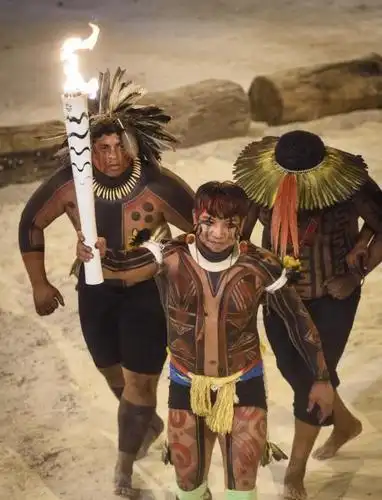 巴西原住民里约传递奥运火炬(图)