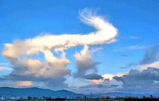 北京上空出现真龙视频怎么回事 北京真龙事件是真的吗