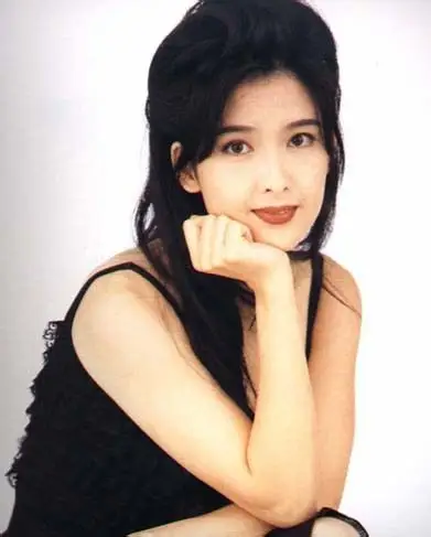 chow) /i>,1967年11月10日出生于香港,中国香港女歌手,演员,主持人