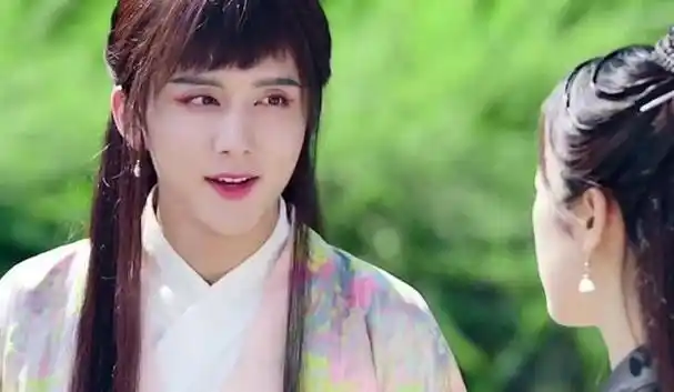 男扮女装美得惊艳的12位男星,不是塞馒头,苹果那么简单的活儿