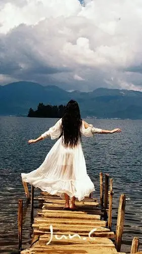 女生背影 一个人站在海边吹风 世界与我无关 - 堆糖,美图壁纸兴趣社区