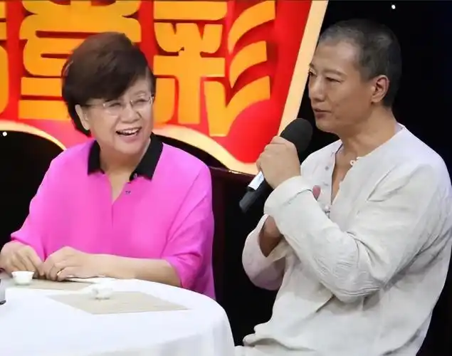 回顾央视著名女导演患乳腺癌小7岁丈夫不离不弃今72岁状态好