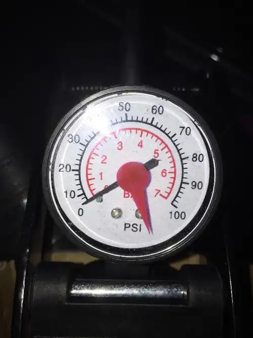 轮胎气压2.5是在那里?