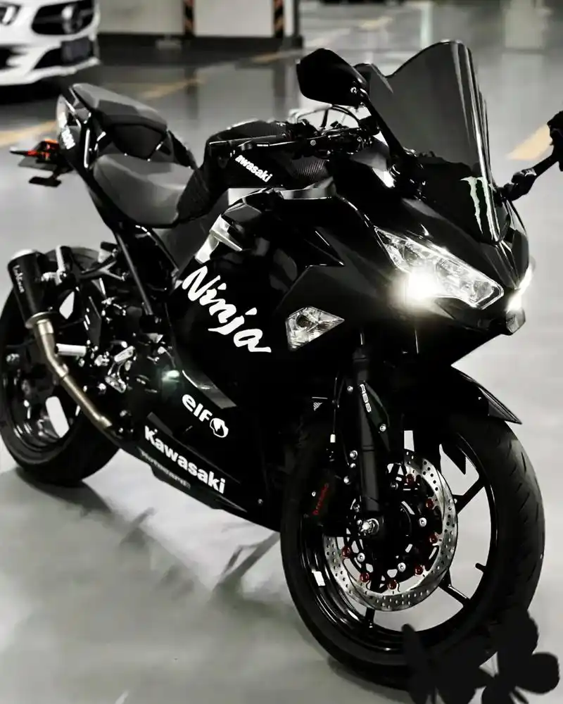 能不能两个都要啊.#川崎黑武士#ninja400 #奔驰大g - 抖音