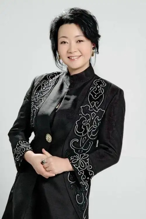 互为初恋的两人把婚后的生活过得十分甜蜜,结婚那么多年感情还是一如