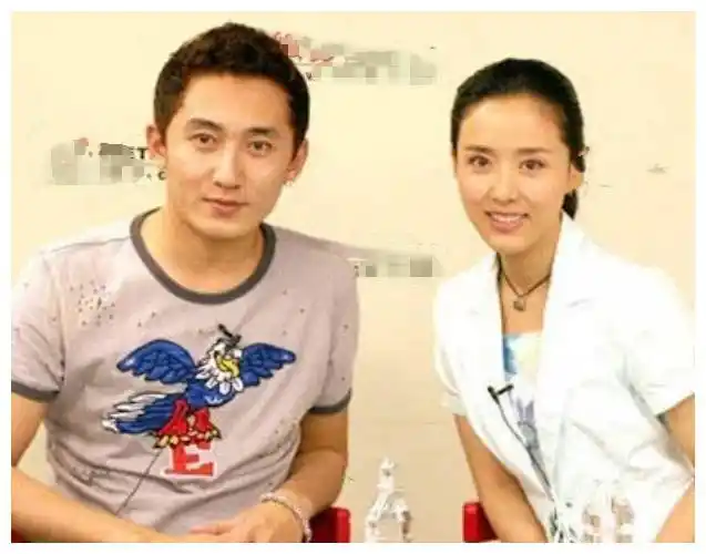 不过颜丹晨的老公是知名演员陈昊,曾出演《隋唐演义》中宇文成都一角.