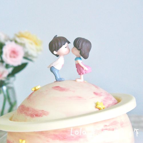 520情人节蛋糕装饰情侣亲嘴娃娃男女创意浪漫生日求婚礼物摆件