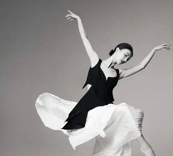 ",进娱乐圈抢了演员的饭碗|金晨|舞蹈|李小冉|刘诗诗|女明星_网易订阅