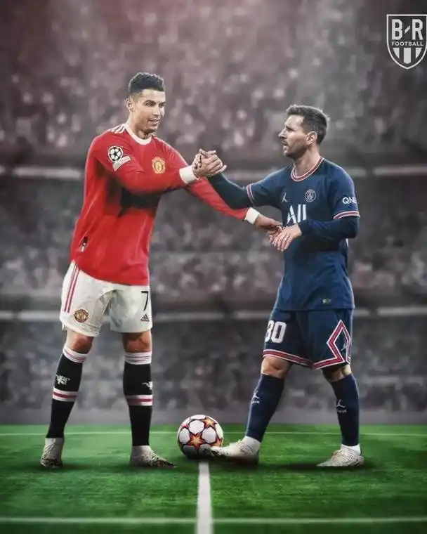 世界杯著名足球巨星c罗和梅西经常合影,他们的球技和人缘都很棒