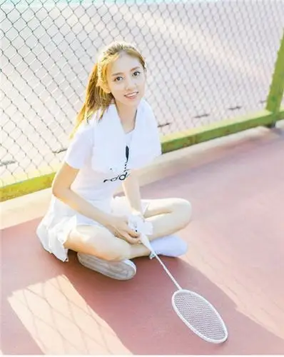 女神》十强选手陈姝君一组运动系美照曝光,因撞脸佟丽娅,陈姝君迅速