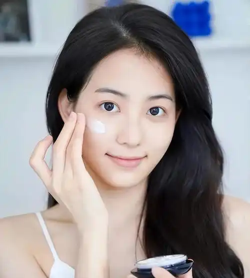 建议40岁女性睡前不要偷懒:学会3个护肤习惯,皮肤会越来越年轻