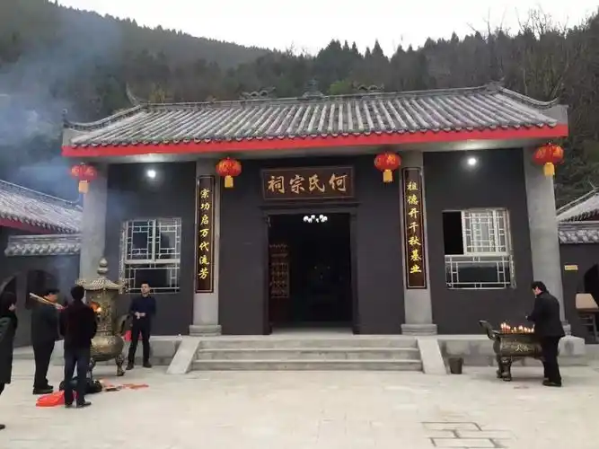 何氏宗祠家园首次大聚会