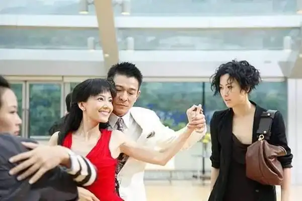 从清纯女孩到幸福人妻,高圆圆出道20年的美丽蜕变