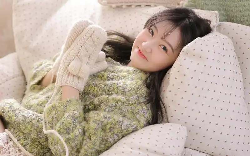 长发美女温暖写真高清桌面壁纸