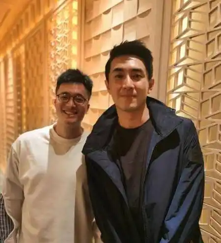 林更新近照曝光,胡子拉碴略显憔悴,网友:长得一般,还没你帅!