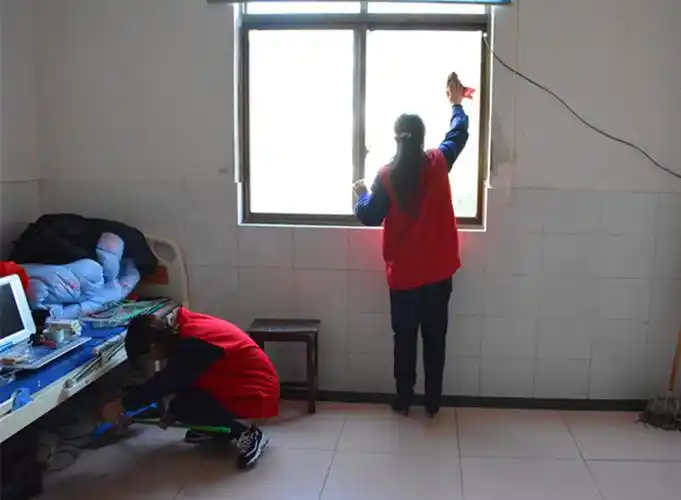 集团志愿者服务队走进后巷敬老院