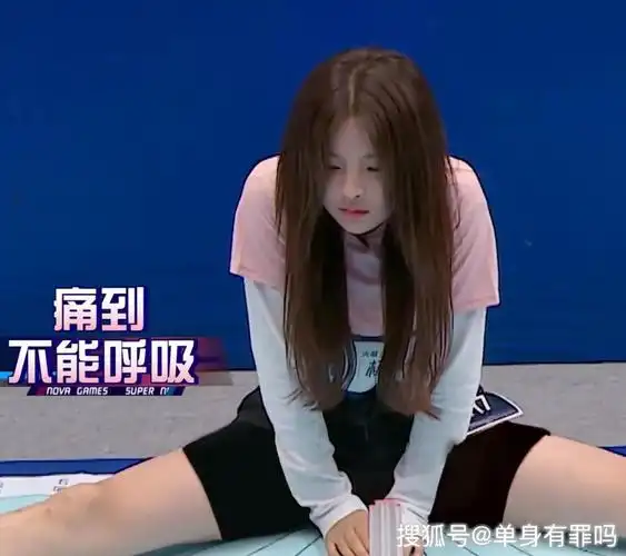 原创杨超越做体测看到她劈叉角度你可是女团出身