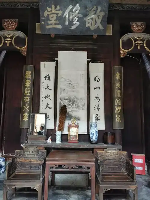 敬修堂坐落在月沼北侧西首,始建于清代道光年间,距今已有180年的历史