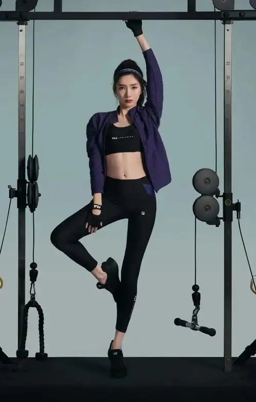 fila 时尚运动代言人江疏影fila 高尔夫形象大使何沐妮而近年来,随着