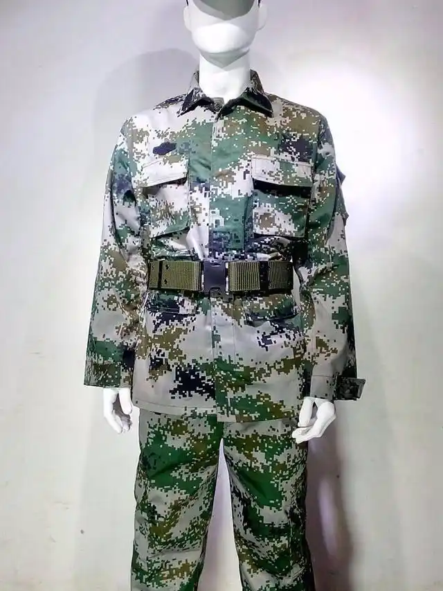 07式迷彩十分强悍:隐蔽效果一流 战士与山石简直融为一体