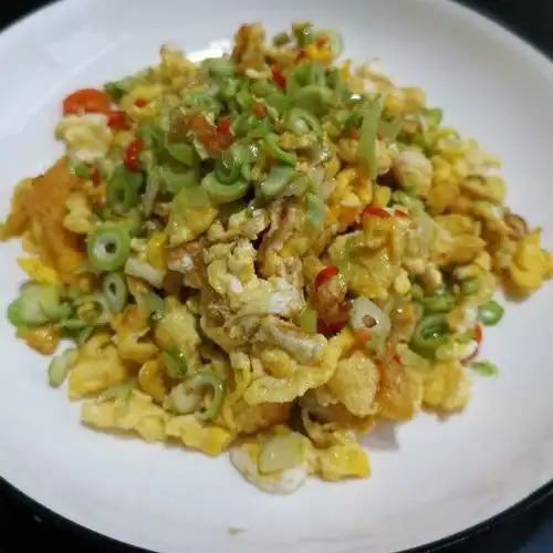 第9步,金黄色的鸡蛋搭配翠绿的小笋超级下饭.