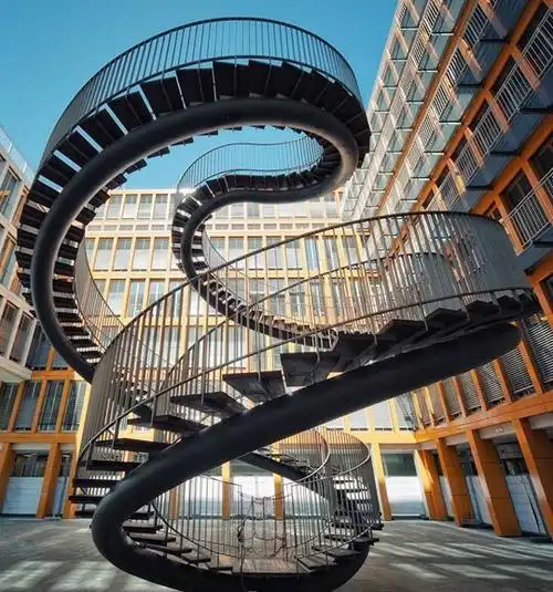 9个反重力学的公共雕塑景观装置创意无处不在