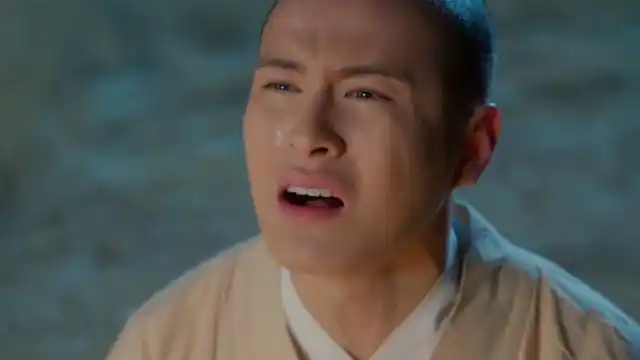 和尚小伙母亲去世夜里伤心痛哭!