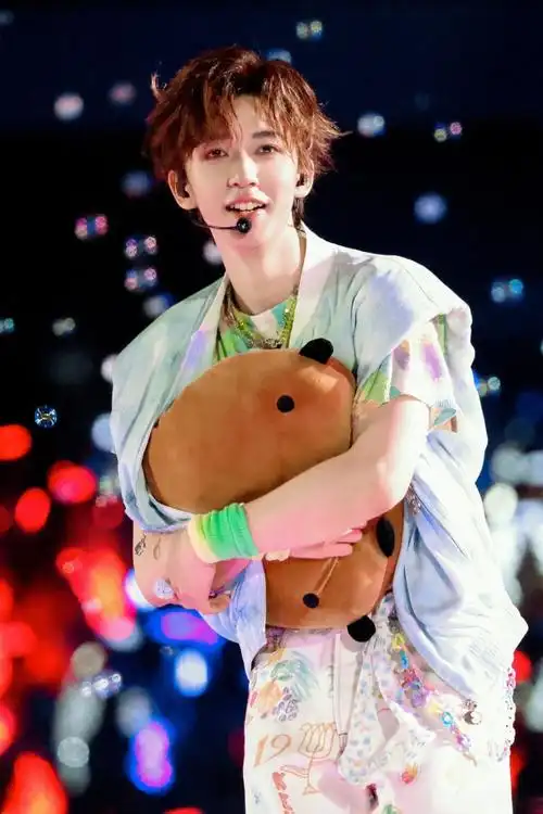 贺峻霖重庆楼间楼演唱会