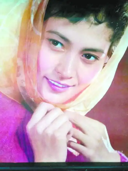 宋晓英刑场上的婚礼留下最美画面64岁仍坚持练功劈叉